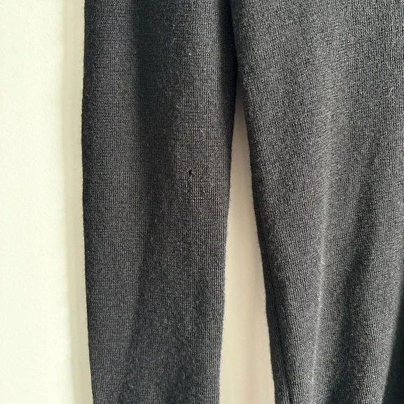 Banana Republic 100% Merino Wool V-Neck Sweater | Size Medium - Picture 6 of 6